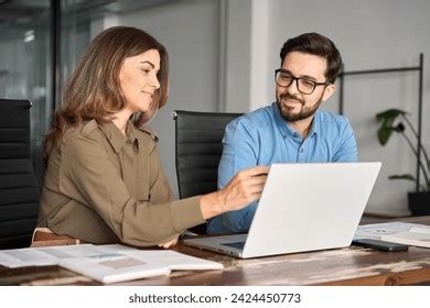 Mature avec jeune résultats 965 mille dimages libres de droits de photos de stock et d