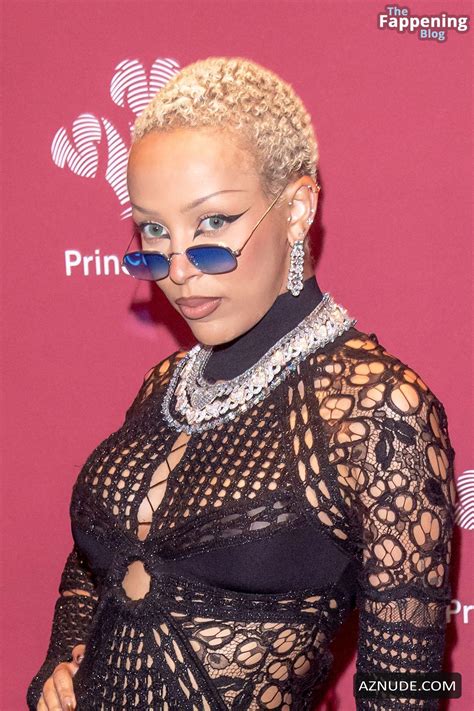 Doja Cat Flaunts Her Nude Legs At The Prince S Trust Global Gala Aznude