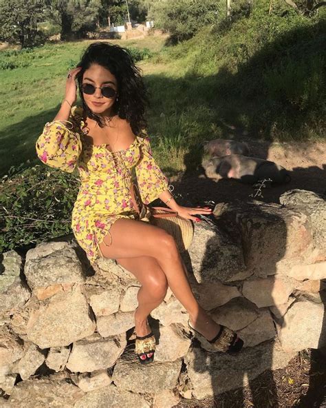 Near Nude Vanessa Hudgens Photos ThBLOG