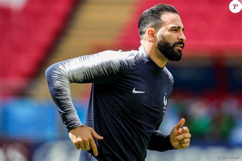 Adil Rami Léquipe De France De Football Pendant Un Entraînement Lors