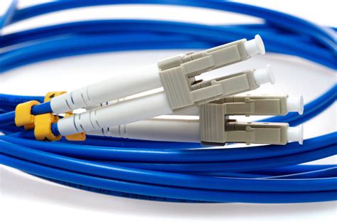 StarTech.com 5FT OM4 50/125um Multimode Duplex LC-to-SC Aqua Fiber Patch Cord — Blue (10-Pack) (N6PAT-OM4-LC-SC-5FT-BL-10PK)