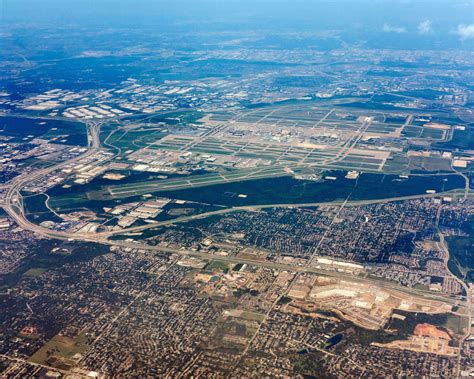 Dallas airports guide: choosing between DFW and DAL - KAYAK