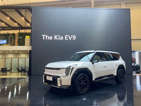 Kia Sita Perhatian Pengunjung Giias Dengan Mobil Listrik Keren