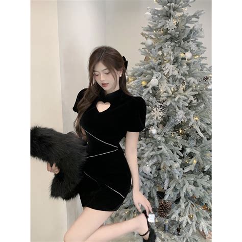 Mua Váy nhung ôm body đen sexy style hot girl Pháp cổ tim cực tôn dáng chat để check hàng giá