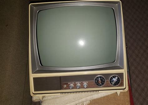 Vintage General Electric TV television | EstateSales.org