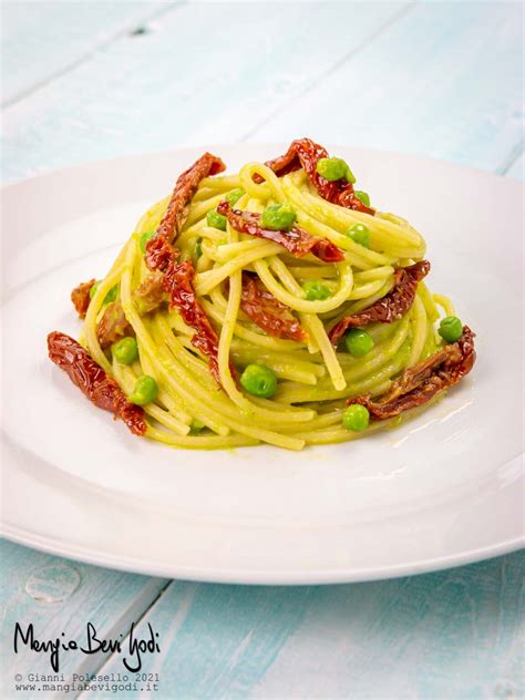 Pasta Veloce Con Piselli E Pomodori Secchi Mangia Bevi Godi Blog Di