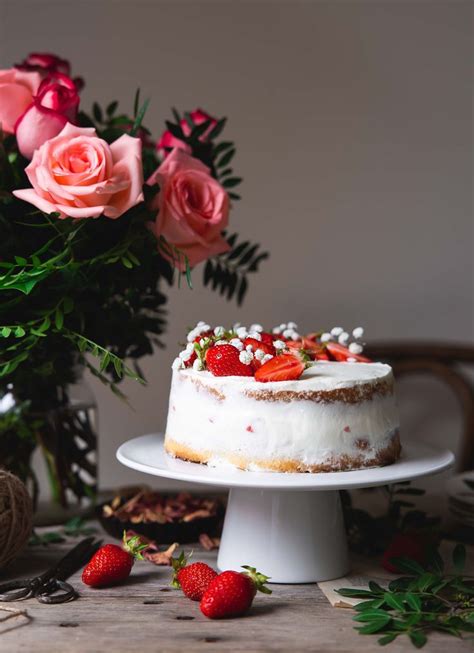 Naked Cake Aux Fraises Et La Rose Sans Gluten Sweetnesslab Recipe Cupcake Cakes