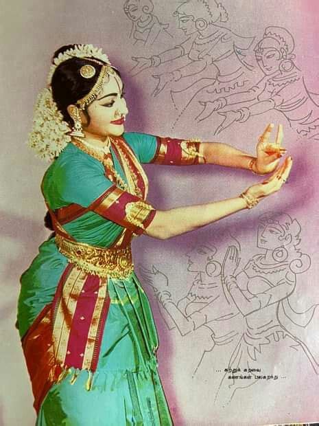 Pin By Tanz On Actors Vintage Bollywood Bharatanatyam Fancy Outfits