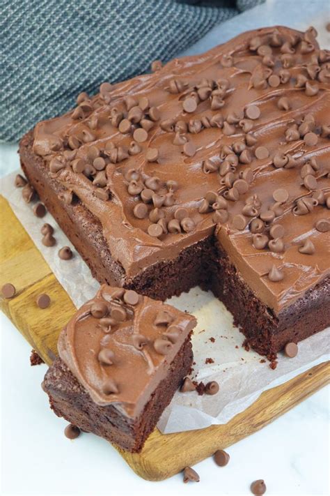 Chocolate Fudge Traybake Cake Gills Bakes And Cakes Recipe