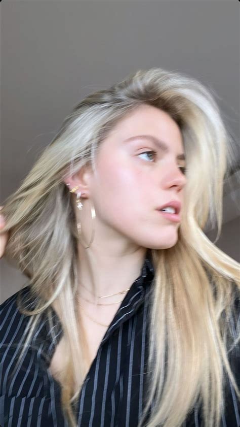 Pin By Carmona On Undesirable People Renee Blonde Wife Girl Crushes