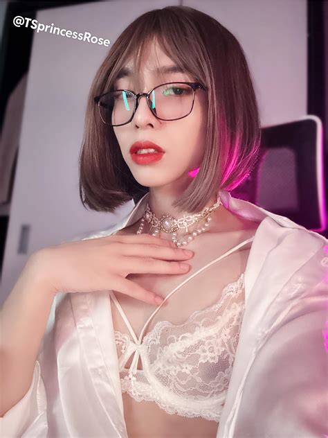 All school girls wear fishnets underneath right? : r/Asiantraps