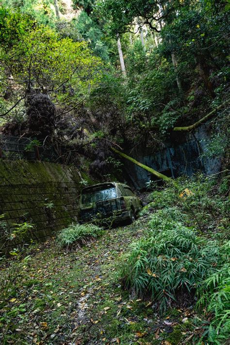 ab エビ さん つみたてにーちゅ on Twitter RT urbex 34 ジブリ映画の千と千尋の神隠しで現世に帰って