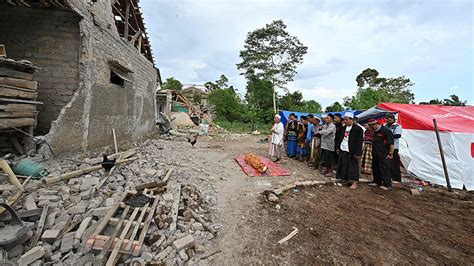 Sigue La B Squeda De Sobrevivientes En Indonesia Tras Sismo Que Dej