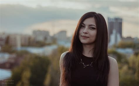 Looking At Viewer Brunette Portrait Smiling Face Women Long Hair Necklace HD Wallpaper