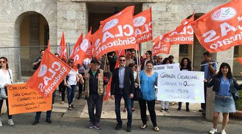 Appalto Mense Scolastiche A Latina Clas E Lavoratori Scendono In Piazza Il Faro Online