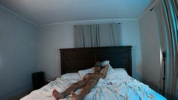 Jake Grand Se Branle Seul Au Lit Xvideos