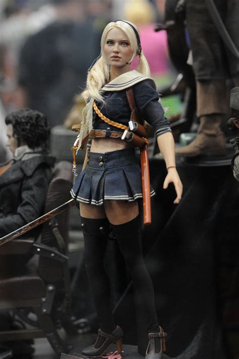Hot Toys Sucker Punch Babydoll Scale Figure Blu Ray Forum