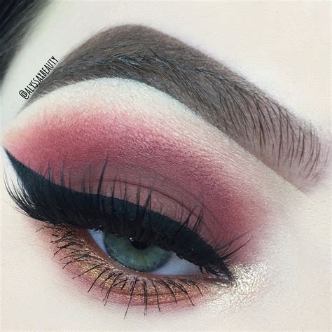 Pin By Erin Roach On Makeup Looks Burgundy Makeup Burgundy Makeup