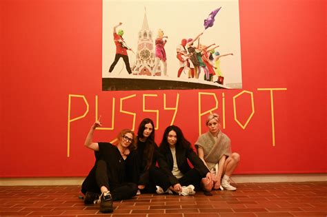 Una Din Componentele Trupei Pussy Riot Care A Evadat Din Arest