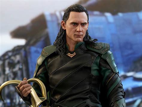 Hot Toys Loki Marvel Scale Action Figure Figround
