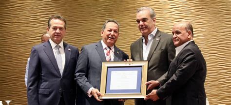 Director Del Inespre Participa En Entrega De Medalla Al M Rito Juan