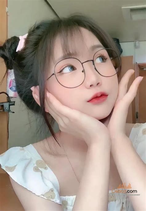 Bộ sưu tập ảnh Hot Girl đeo kính đáng yêu dễ thương nhưng cực Dâm Ce Bu Cu