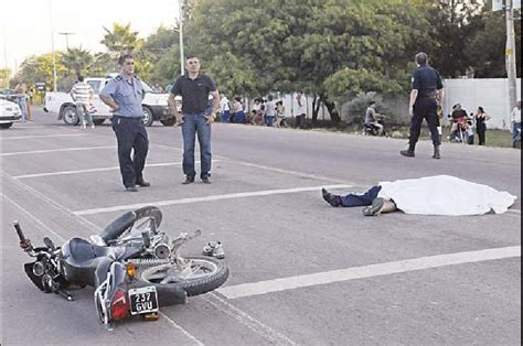 Motociclista De A Os Choc A Un Ciclista Y Se Mat En La