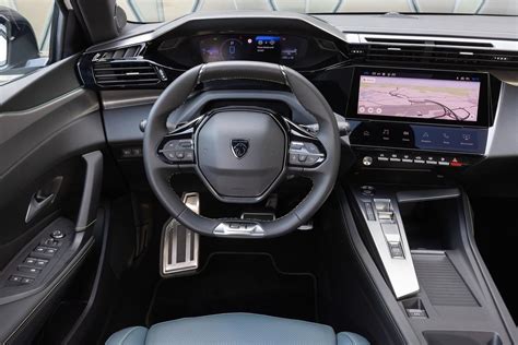Интерьер салона Peugeot 308