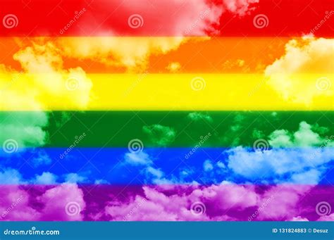 Bandera Gay Del Arco Iris LGBT En Fondo Del Cielo Azul Stock de ilustración Ilustración de