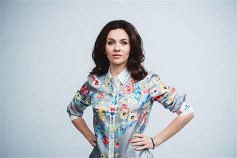 Premium Photo Caucasian Curly Hair Brunette With Blue Eyes And Nude Make Up With In The Color