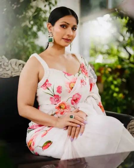 Tanishaa Mukerji Top 20 Hot Pics And Photo