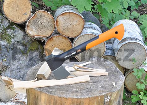 FISKARS Kempinková sekera X7 | Prozem.cz