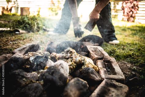 Elaboración de Pachamanca en horno de piedras Comida tradicional del