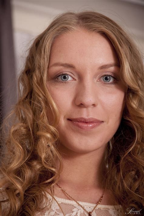 White Girl Mary Dream Puts A Curl In Her Blonde Hair To Model Nude Coedcherry