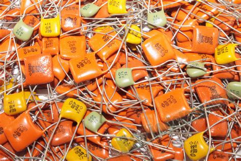 Приём конденсаторов КМ6, цены и маркировка