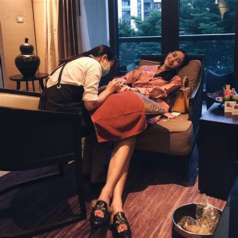 Hot girl chuyển giới người Lào và cuộc sống sang chảnh đáng ngưỡng mộ