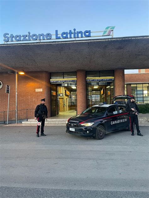 RUBA SUL TRENO IL PORTAFOGLI A UNA DONNA IMMOBILIZZATO DAI CARABINIERI A LATINA SCALO