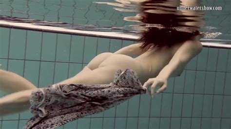 Loris Licicia super hot underwater swimming naked Vidéos Porno Gratuites YouPorn
