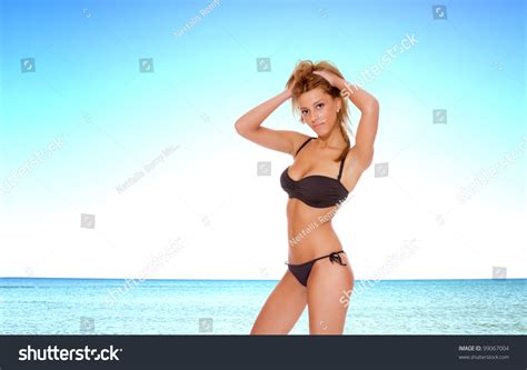 Modelo Sexy De Bikini Sobre Fondo Foto De Stock 99067004 Shutterstock