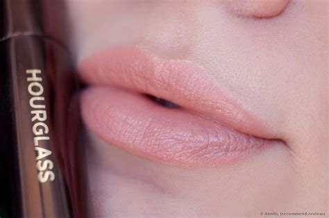 Hourglass Femme Nude Lip Stylo The Gentlest Peach Nude Hourglass Femme Nude Lip Stylo