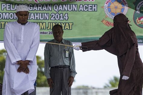 Indonesia S Aceh Lashes Men 100 Times Each For Sex Crimes