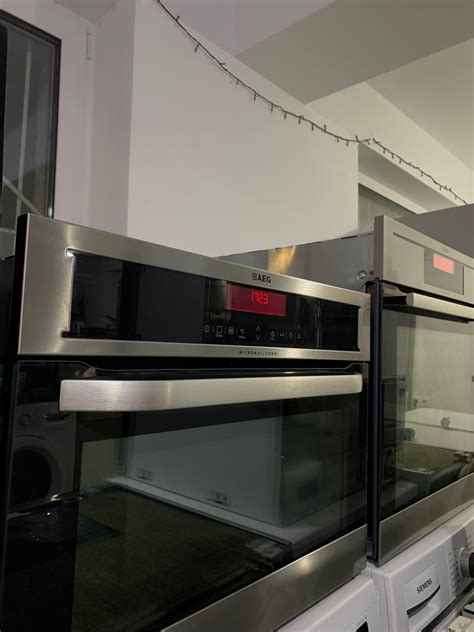 Микроволновая печь AEG с сенсорным экраном, в нержавейке