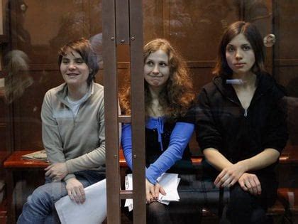 Rusia Libera A Una De Las Integrantes De Pussy Riot Infobae