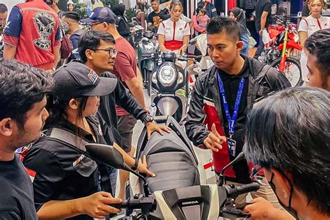 Komunitas Honda Diperkenalkan Dengan Motor Listrik Terbaru Di Pameran