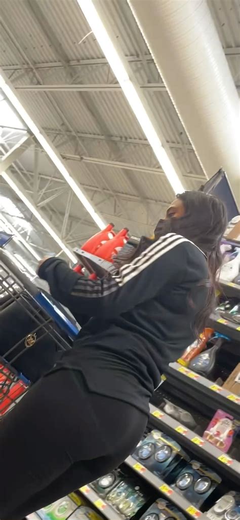 Tight Latina Milf Bends Over For Me Video Spandex Leggings Yoga Pants Forum