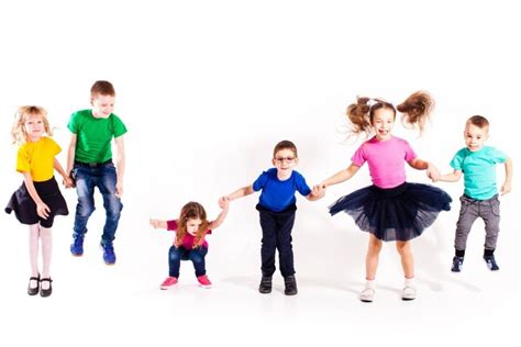 Help your child learn their Colors with free Dance & Movement classes ...