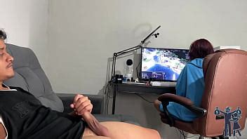 Fui pego batendo uma e a reação dela foi surpreendente XVIDEOS