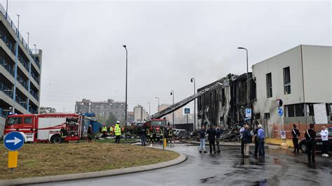 Le Immagini Dell Aereo Precipitato A Milano