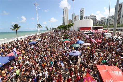 Popula O Lgbtqia Comemora Retorno Da Parada Da Diversidade E Usa