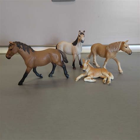 Фигурки на коне Schleich гр. Ихтиман • OLX.bg